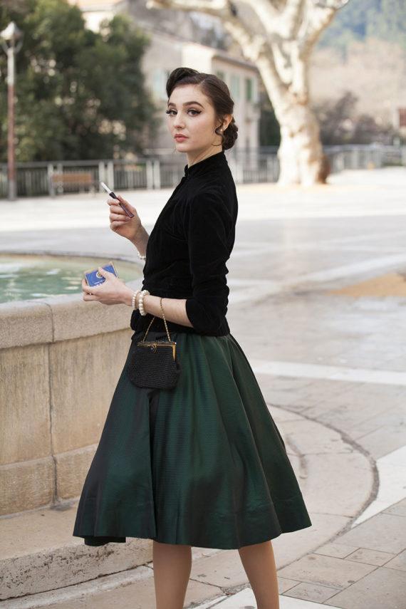 veste-vintage-1940&rsquo;s–en-velours-noire-et-jupe-vintage-1950&rsquo;s-en-satin-rémy-andré2