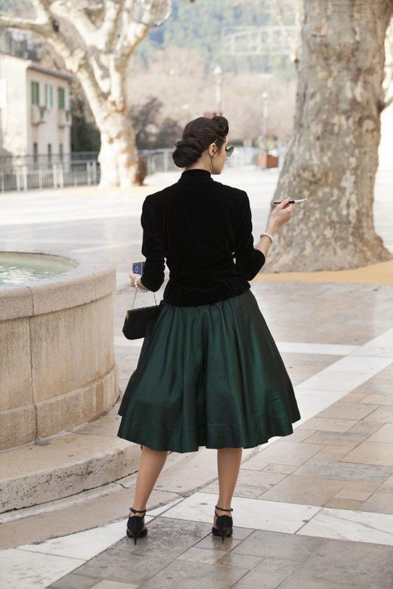 veste-vintage-1940&rsquo;s–en-velours-noire-et-jupe-vintage-1950&rsquo;s-en-satin-rémy-andré4