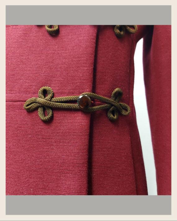 manteau-vintage-1960-prune-à-capuche-et-fausse-fourrure-