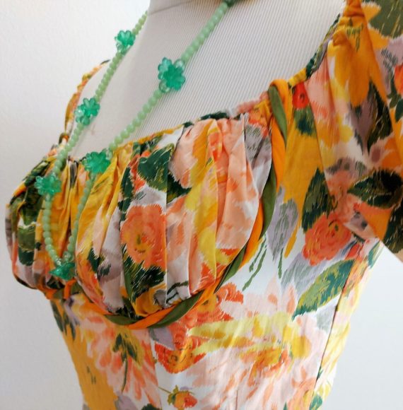 detail robe vintage 1950 decollete froncé 1