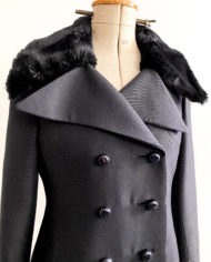1960s vintage long warm black wool winter coat with fur collar and slim waist (7)