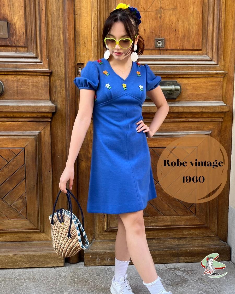 robe - robe bleue - robe bleue vintage - robe bleu vintage 1960 - robe bleue vintage à fleur - dress - blue dress - vintage blue dress - vintage blue 1960 dress - vintage blue floral dress