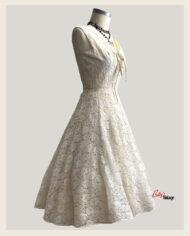 robe-vintage-blanche-1960-en-dentelle-de-calais-de-mariée.3