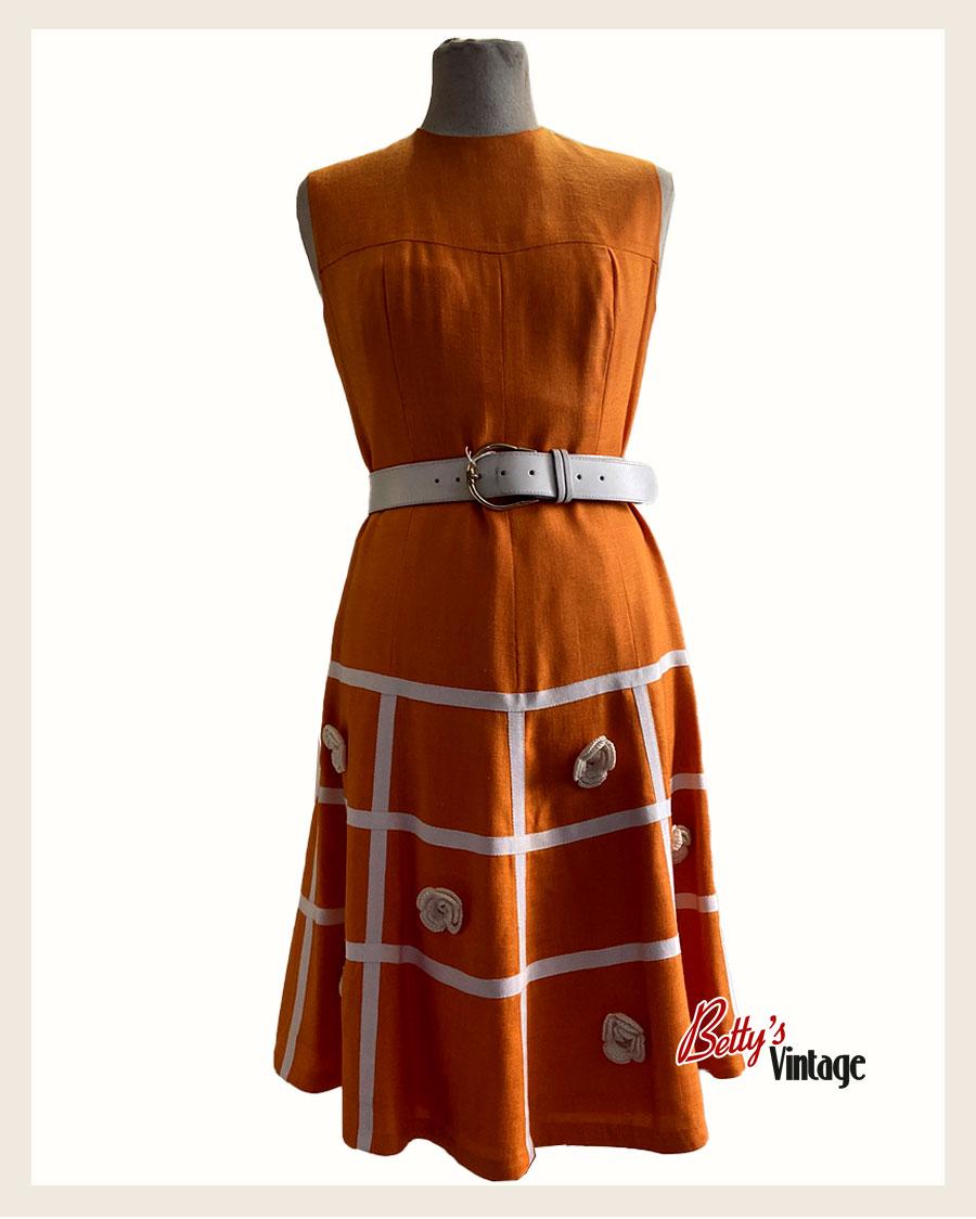 Robe-robe vintage- robe rétro- robe 1960- robe en lin- robe orange - robe avec du crochet- robe damier-robe avec doublure- dress- vintage dress- retro dress- 1960's dress - orange dress- robe en lin-