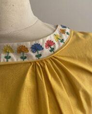 robe-jaune-à-broderie-Carabi de 1950