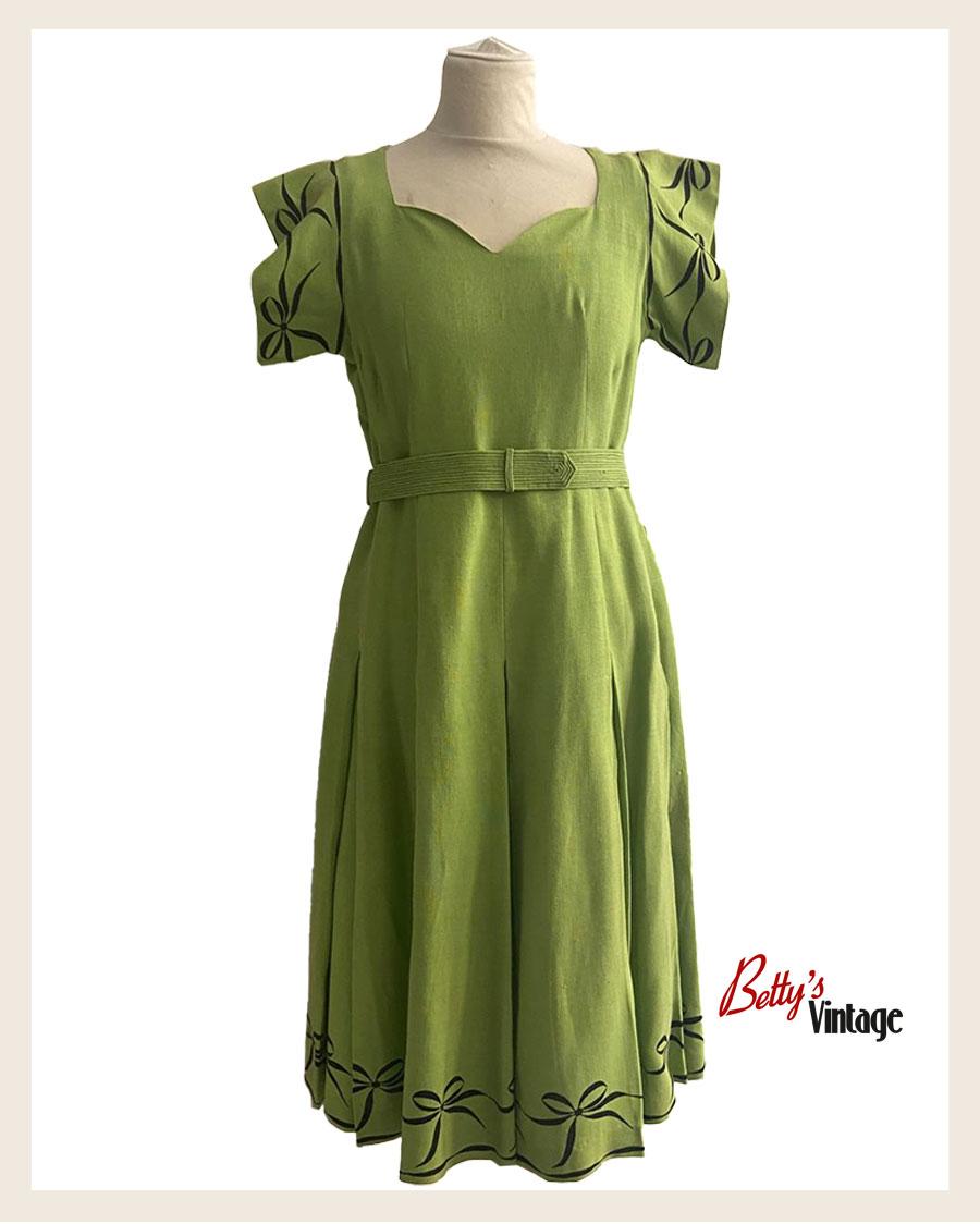 Robe- robe retro- robe vintage- robe de 1950- robe en lin - robe verte - robe col en V - robe avec ceinture- robe à motifs - dress- retro dress- vintage dress- 1950's dress- green dress- robe en lin - robe 1950