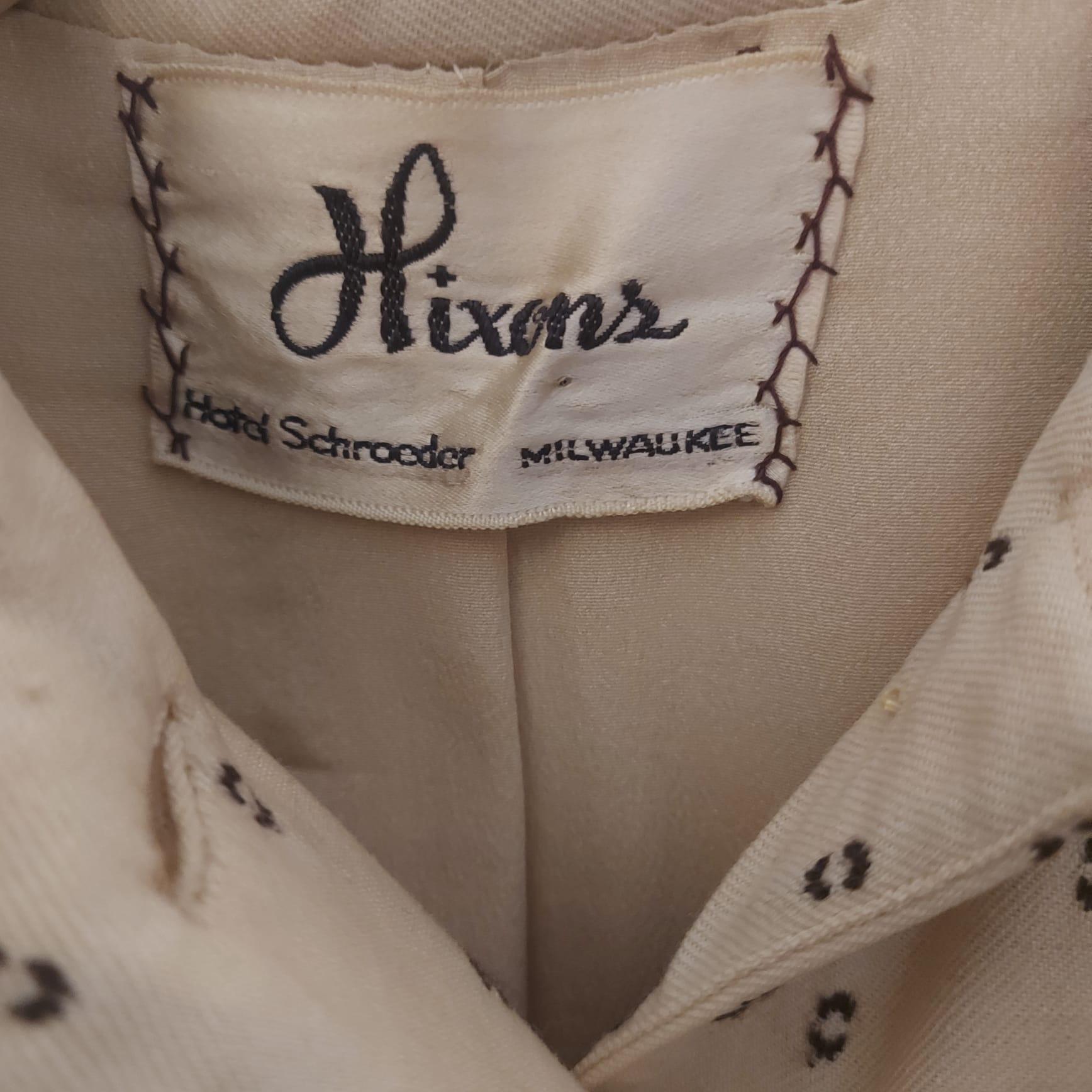 tailleur jupe vintage années 1940 vu de dos laine crème motif marron veste cintrée taille marquée jupe droite Hixons made in USA pièce unique